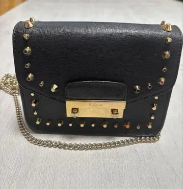 FURLA 스터드 숄더백 블랙