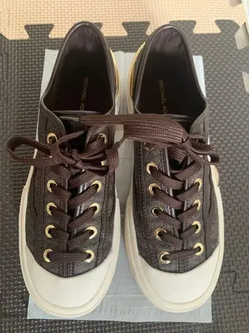 MICHAEL KORS 스니커즈 브라운 로고