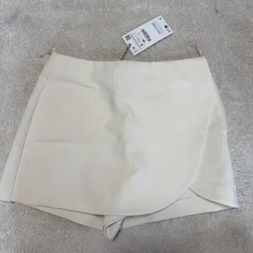 ZARA 랩 숏팬츠 화이트 S 사이즈