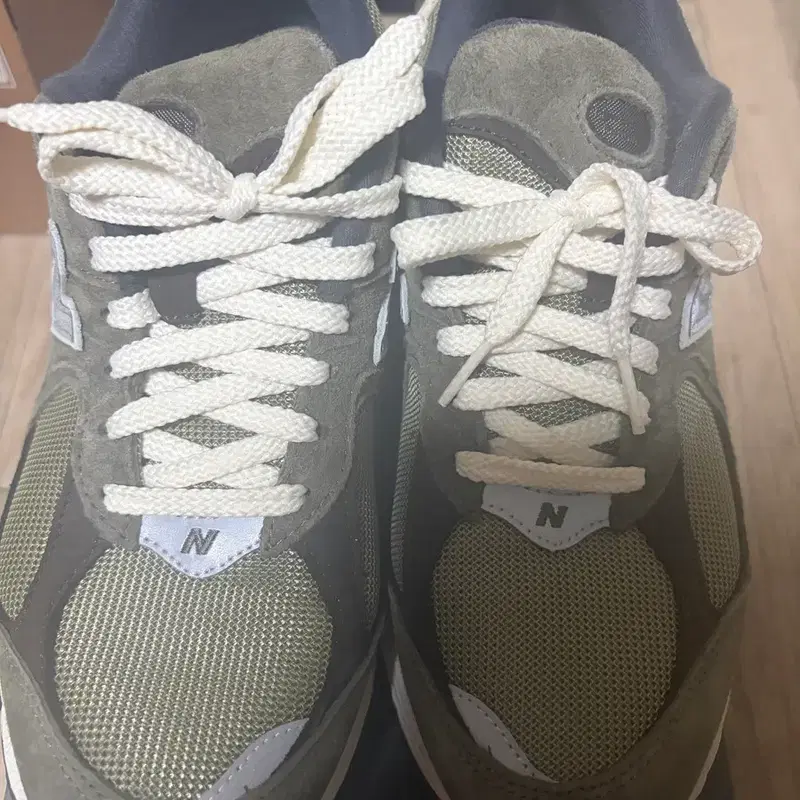 뉴발란스2002R 265사이즈 판매합니다.
