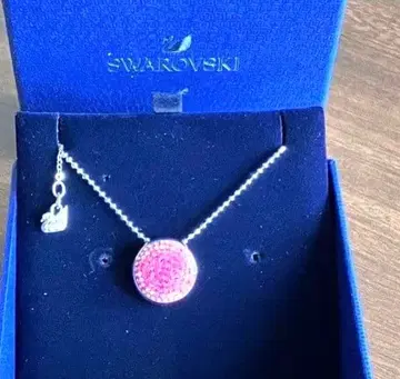 SWAROVSKI 스와로브스키 목걸이 핑크 스와로 라운드 플레이트