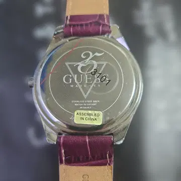 초레어 GUESS 손목시계 25주년 한정판 퍼플 가죽