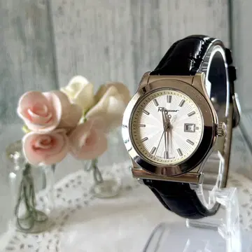 [레어] Ferragamo 페라가모 손목시계 간치니 F63 화이트 계열