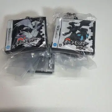 포켓몬스터 패키지 & 카트리지 키링 블랙 화이트