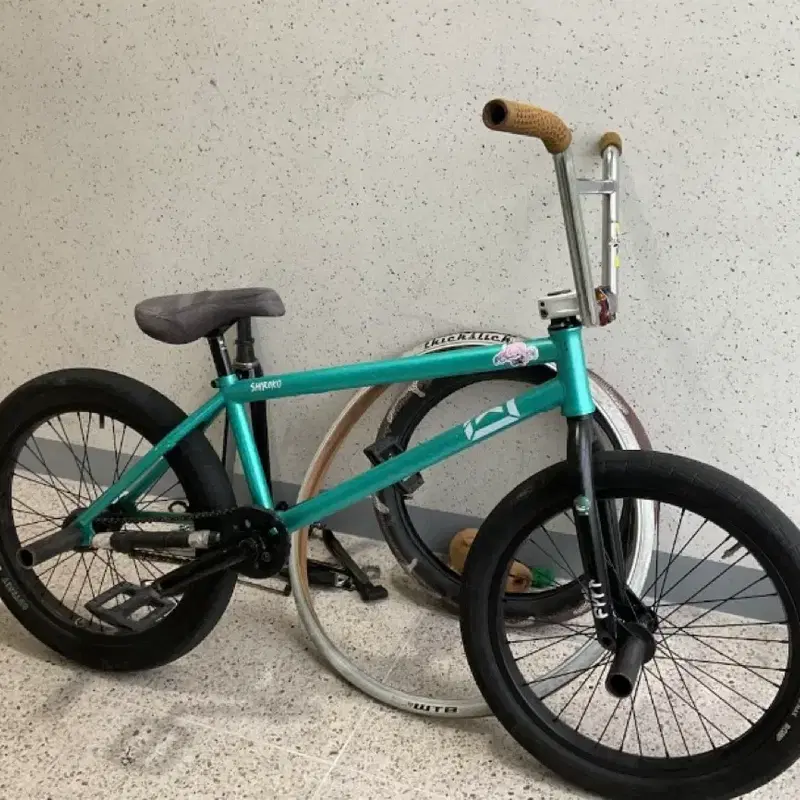 킨크 스위치BMX,메이져스케일 피스트 도색차대