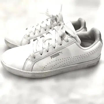 [ 새상품급 ] PUMA 화이트 스니커즈 23.5cm