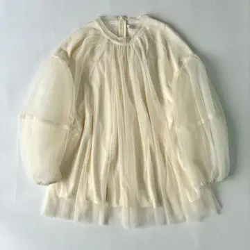 택 포함 새상품 DouDou 튤 슬리브 개더 블라우스 아이보리