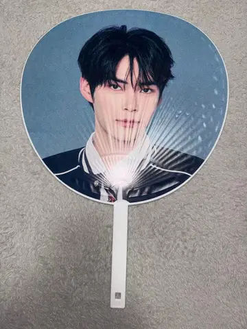 ZEROBASEONE ZB1 성한빈 부채 발츠