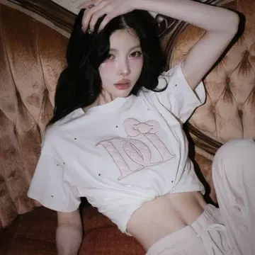 다리치 Hello 퀼팅 아플리케 비쥬 T셔츠 KITTY