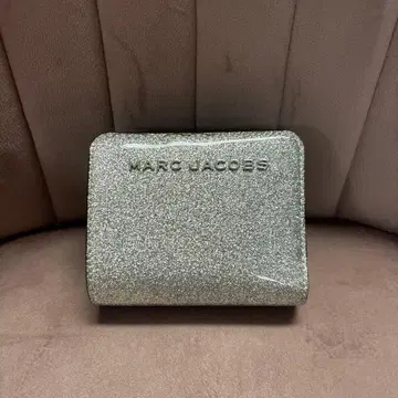MARC JACOBS 마크제이콥스 글리터 실버 이단 접이식 지갑