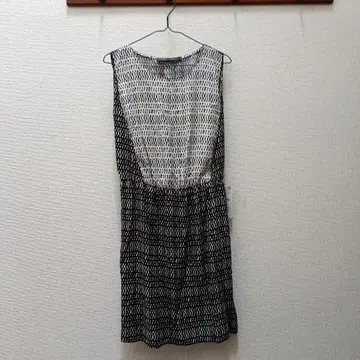새상품 정가 6990엔 ZARA BASIC 슬리브리스 원피스 XS