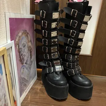 demonia 롱 부츠 통굽 버클 블랙