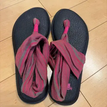 Sanuk 비치 샌들 핑크 그레이 스트라이프