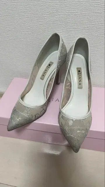 DIANA 펌프스 레이스 자수 스틸레토 9~10cm