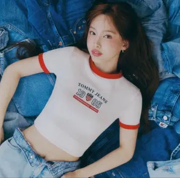 나연 착용 tommy 티셔츠