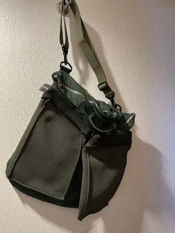 Hender Scheme 헬멧 백 카키