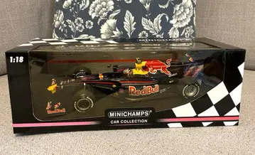 MINICHAMPS 1/18 Red Bull RB5 S.Vettel