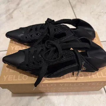 YELLO 스틸레토 레이스업 샌들 블랙