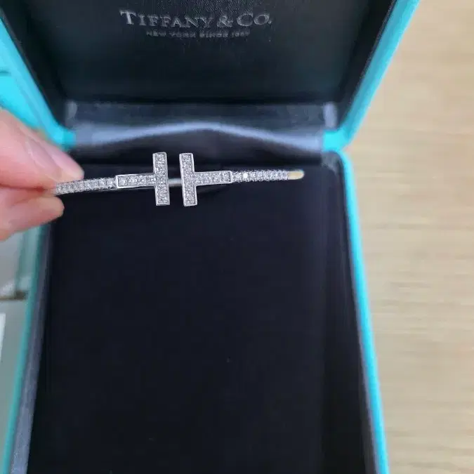 티파니앤코 티파니 티 파베 다이아몬드 와이어 뱅글 판매 사진 3