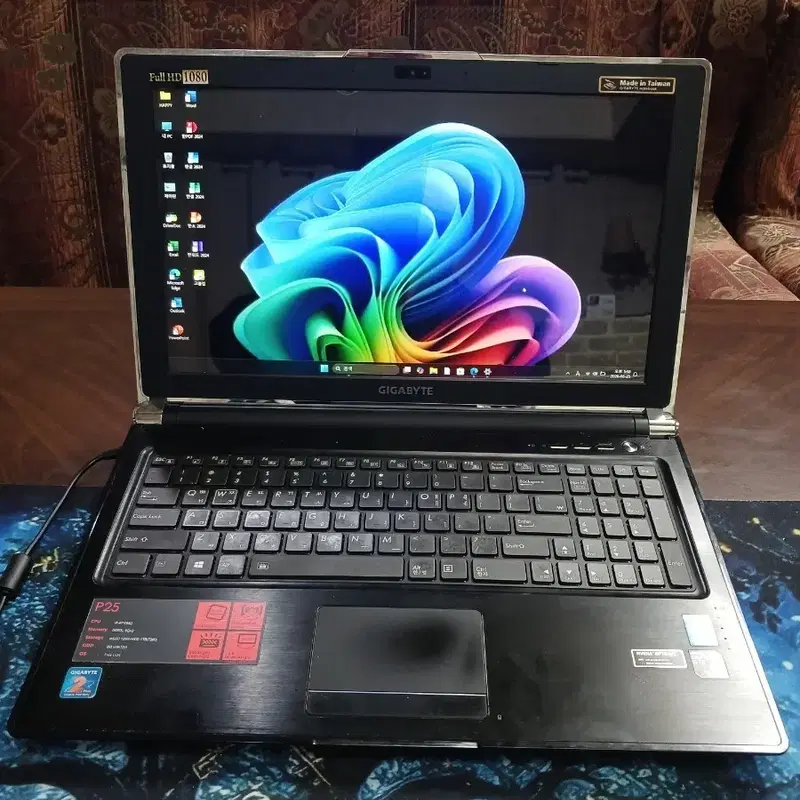 기가바이트 P25 노트북 램12기가 SSD256기가