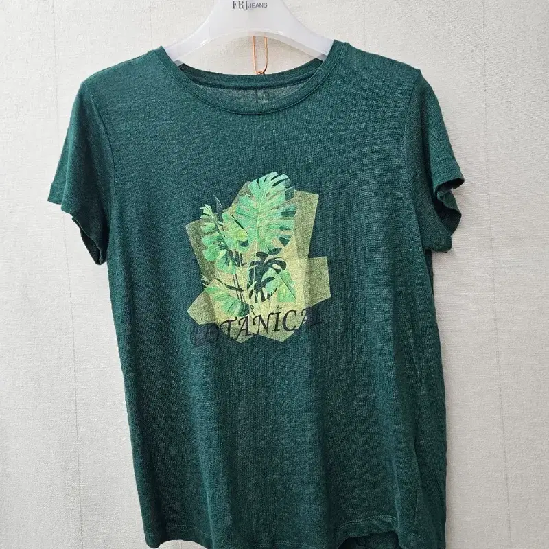 BCBG 마100 티셔츠
