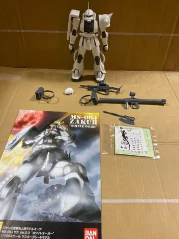 MG 자쿠 ver2.0 화이트 오거 현 상태품