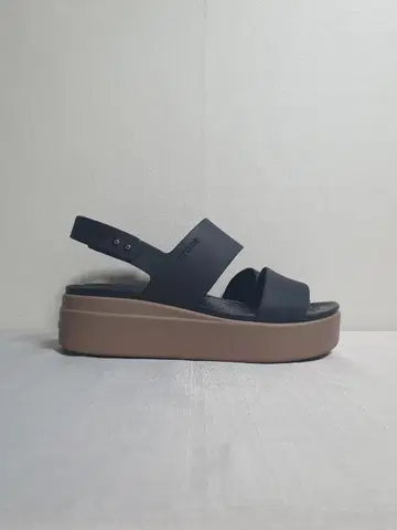 크록스 브루클린 로우 웨지 샌들 블랙 베이지 250mm