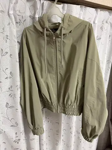 ZARA 후드 부착 크롭 블루종 카키 L 사이즈
