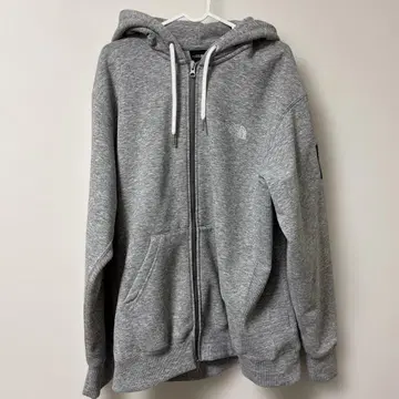 THE NORTH FACE의 후드티입니다.