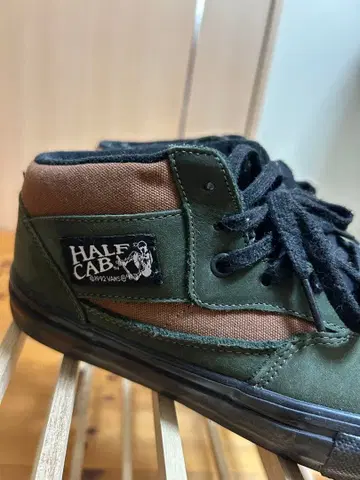 VANS 하프캡 올리브 브라운 스니커즈