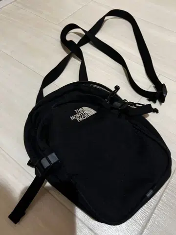 THE NORTH FACE 볼더 미니 숄더백