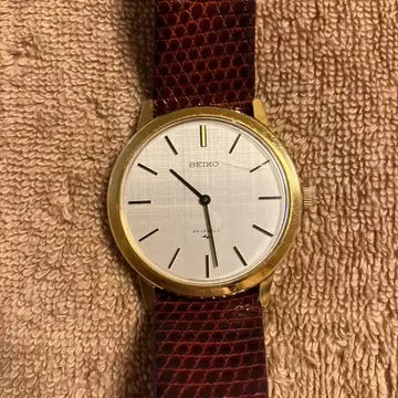 SEIKO 샤리오 24 JEWELS 골드 컬러 손목시계