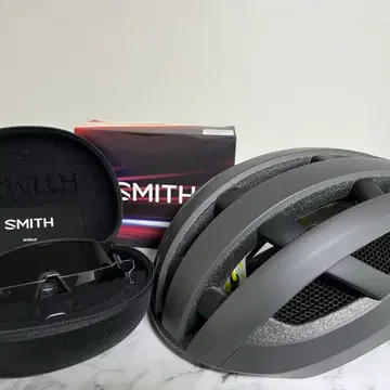 スミスワイルドキャットゴーグル＆スミスネットワークスヘルメット