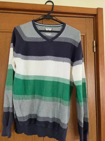 VOLCOM 보더 무늬 V넥 니트 스웨터