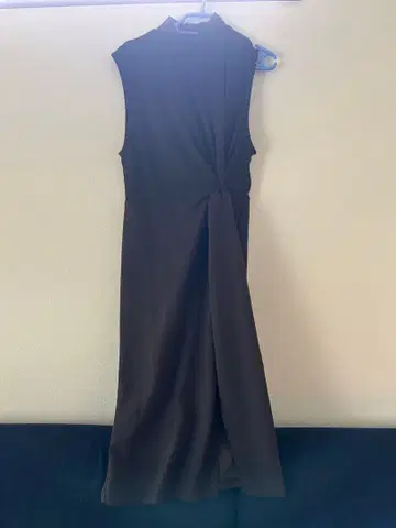 세일! 슬리브리스 원피스 블랙 트위스트 디자인 ZARA