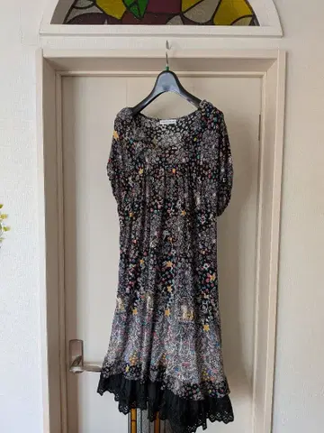 TSUMORI CHISATO 꽃무늬 반팔 츠루 소재 티셔츠 미니 원피스