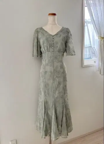 And Couture 앙데팡당 꽃무늬 자수 원피스