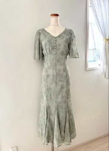And Couture 앙데팡당 꽃무늬 자수 원피스