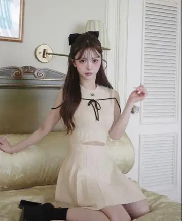다리치 웨이스트 오픈 스트링 니트 미니 원피스