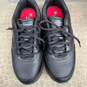 SKECHERS 미끄럼 방지 스니커즈 블랙