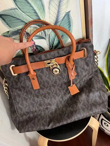Michael Kors MK 패턴 토트백 브라운