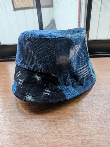 네이비 나염 체크 패치워크와 자수 모자