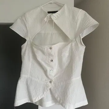 ZARA 상의 이번 시즌 화이트