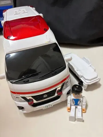 toyco 구급차 본체 피규어 1개 들것 포함