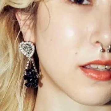PAMEO POSE 비즈 베어토이 귀걸이 블랙 2243