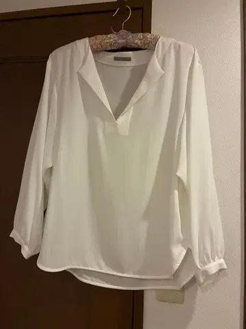 theory luxe 화이트 긴팔 블라우스