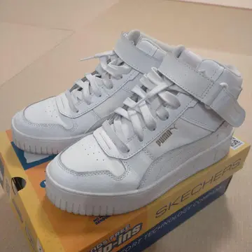 PUMA 화이트 하이컷 스니커즈