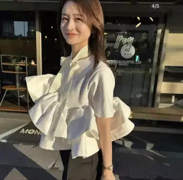 Bibiy. DORA PEPURAMU TEE 화이트