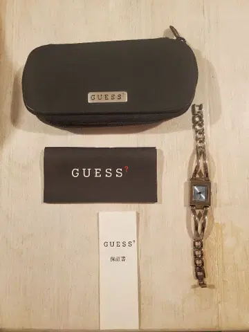 GUESS 손목시계 스퀘어 페이스 실버 컬러