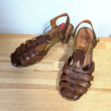 CAMPER 가죽 샌들 브라운